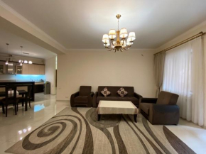 Northern Avenue 2 Bedroom Deluxe Apartment With Balcony HH666